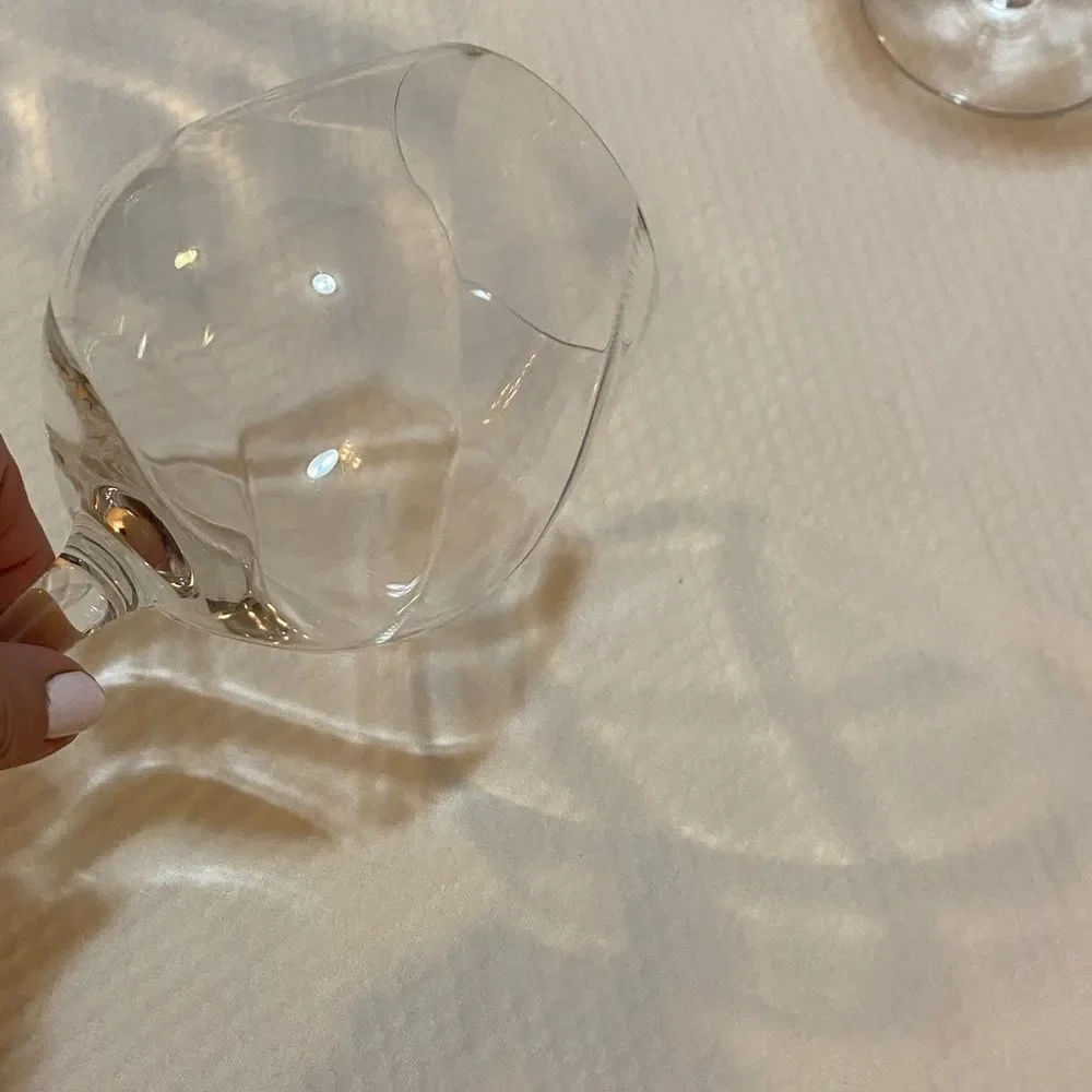 Pier 1 Elegant Swirl Clear Wine Glass Set (4)